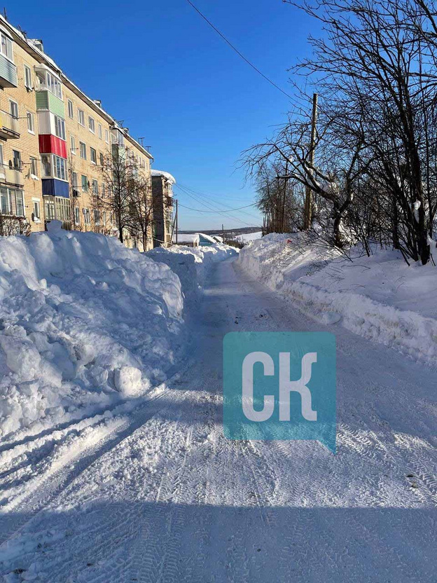 Знаменитые нолинские сугробы. Фоторепортаж из заснеженного города