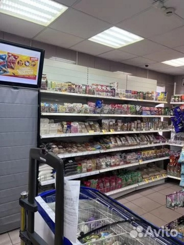 Рядом с Александровским садом продают один из популярных круглосуточных магазинов