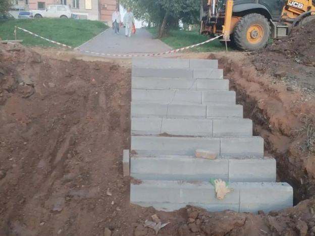 В Кирове ремонтируют лестницы и устанавливают искусственные неровности