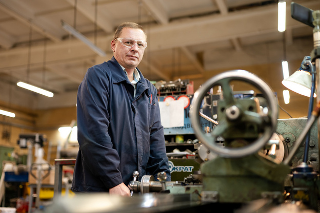 «Нашу работу не видно, но она существенная»: как техническая служба заставляет биться сердце Кировского мясокомбината