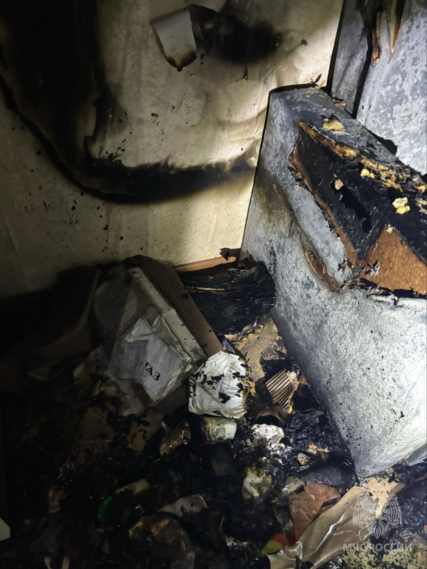 В Вахрушах хозяин квартиры обвинил в пожаре телефон, но виноват оказался окурок