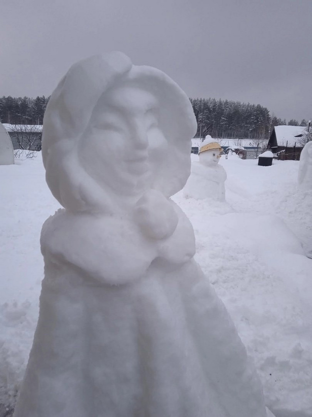 Снежком 2023. Снежные фигуры из снега 2023. Снежная фигура кролика. Машенька из снега. Кролик из снега.