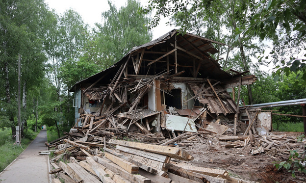 В Нововятске при сносе домов не огородили территорию. Жители беспокоятся за здоровье детей