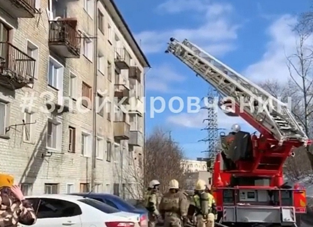 Пожарные спасли кировчанина из горящей квартиры