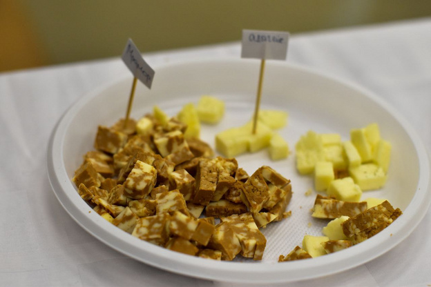 В Международный день сыра в «ЭкоЯрмарке» прошла большая дегустация сырных изделий. Фото