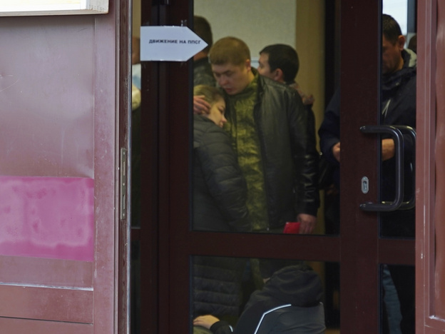 «Сын настроен хорошо, а мне неспокойно»: как мобилизуют призывников из Кировской области