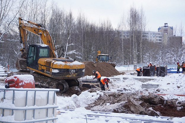 Чиновники проверили строительство фиджитал-центра в Кирове