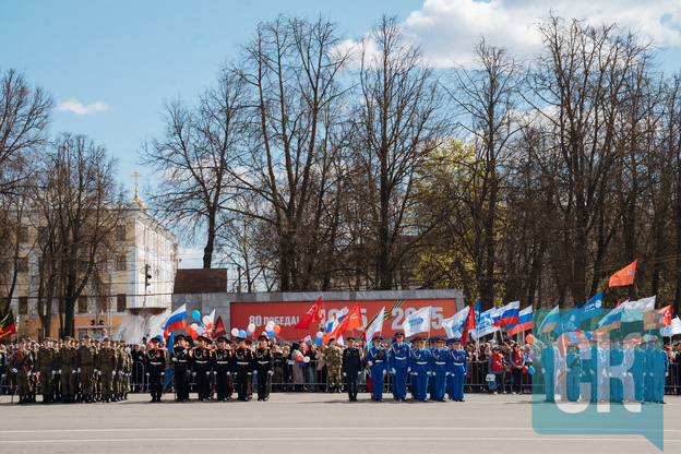 Торжественный парад на Театральной площади 9 мая. Фоторепортаж