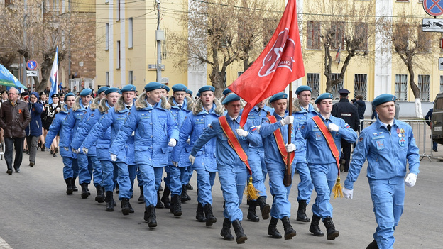 На Театральной площади Кирова прошёл парад в честь Дня Победы