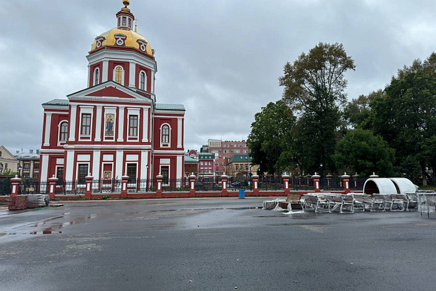 В Кирове проверили ход работ по благоустройству площади у Спасского собора