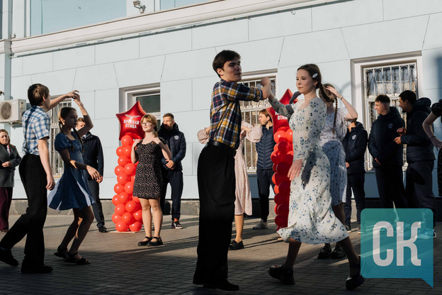 «Красная птица» расправила крылья: фоторепораж с первого рейса ретроэлектрички в Кирове