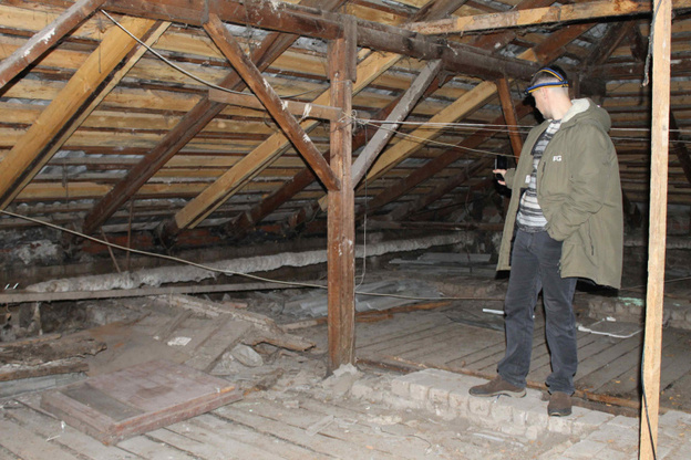 В Кирове после ремонта крыша дома стала протекать еще сильнее