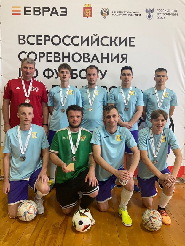 Кировские футболисты ЛИН взяли серебро на всероссийских соревнованиях