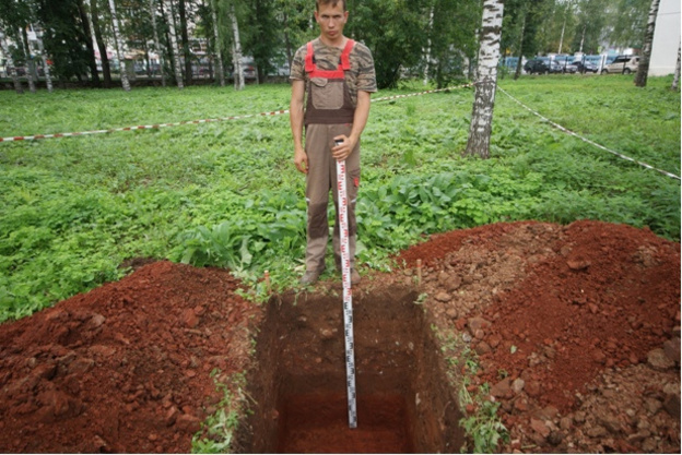 В центре Кирова провели раскопки на территории Ахтырского кладбища