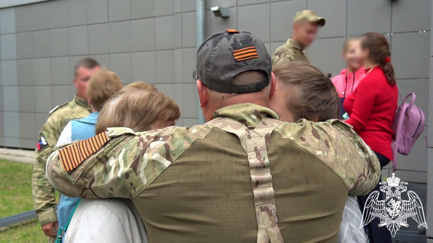 В Кирове родные встретили сотрудников спецназа, вернувшихся со спецоперации на Украине