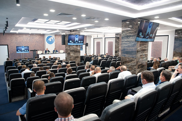 Вопросы поддержки промышленных предприятий Кировской области обсудили на встрече Рахима Азимова с работниками АО ВМП «АВИТЕК»