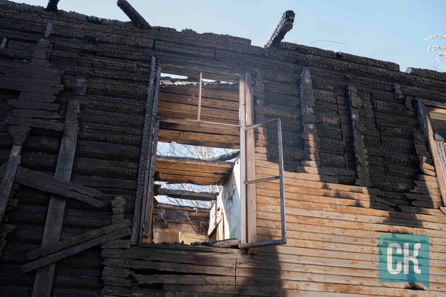 Фоторепортаж с места пожара на Володарского, 72а: что это был за дом и что от него осталось