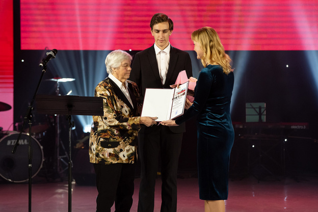 Более 100 сотрудников «Кировского мясокомбината» отметили почетными наградами