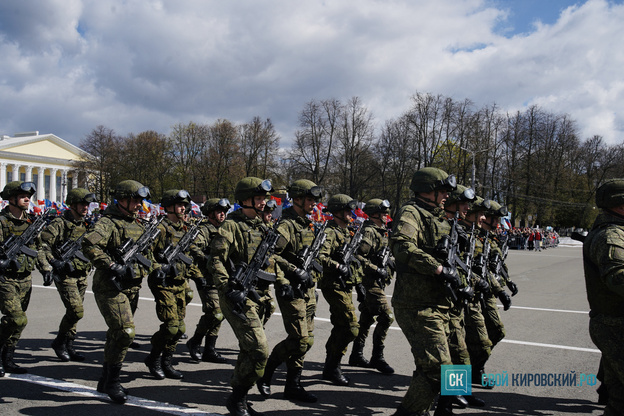 В Кирове прошёл торжественный парад в честь Дня Победы. Фото
