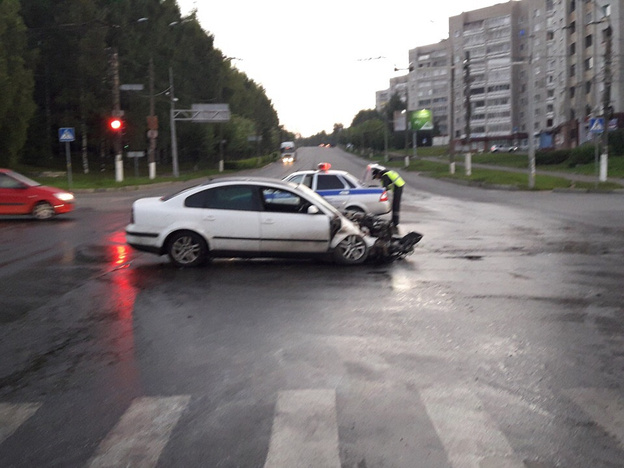 При жёстком ДТП в центре Кирова перевернулся грузовик