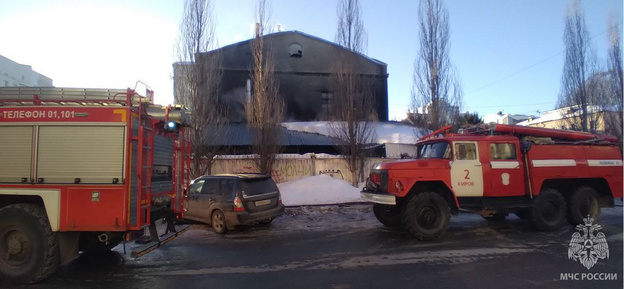 Пожар в шиномонтаже на Дерендяева потушили