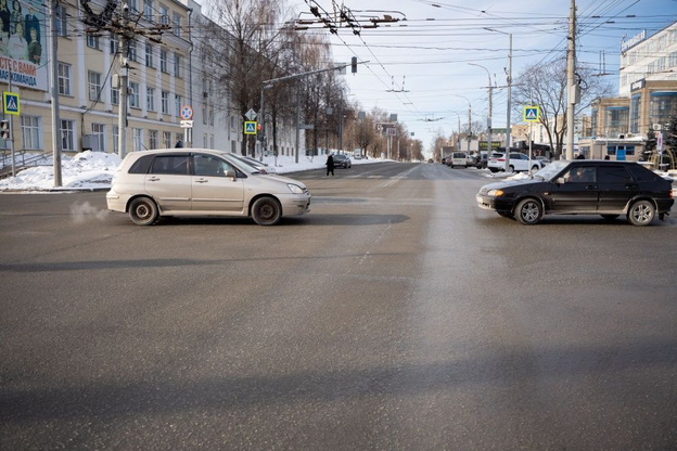 Магазин Автофорвард, магазин автозапчастей и автотоваров, ул. Карла Маркса, 2, И