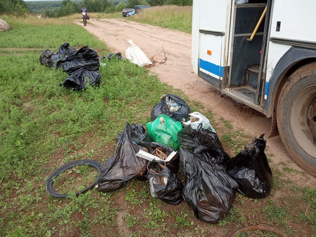 Волонтёры вывезли с Сокольей горы десятки мешков мусора
