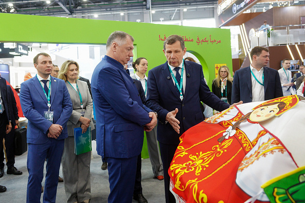 Марат Хуснуллин оценил продукцию кировских предприятий на форуме в Казани