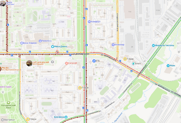 На перекрёстке Воровского и Производственной сломался светофор