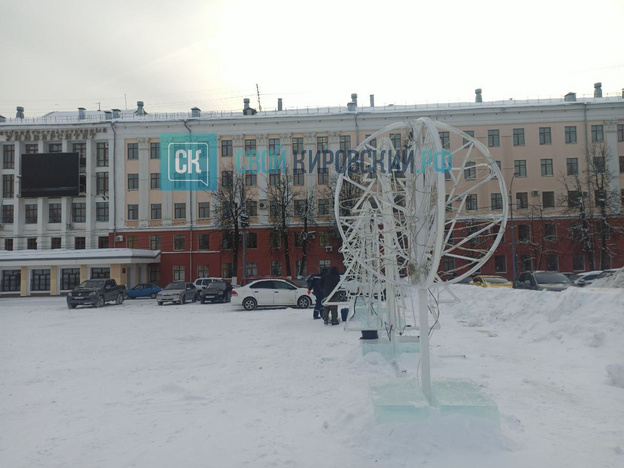Установку новогодней ели на Театральной площади планируют завершить сегодня