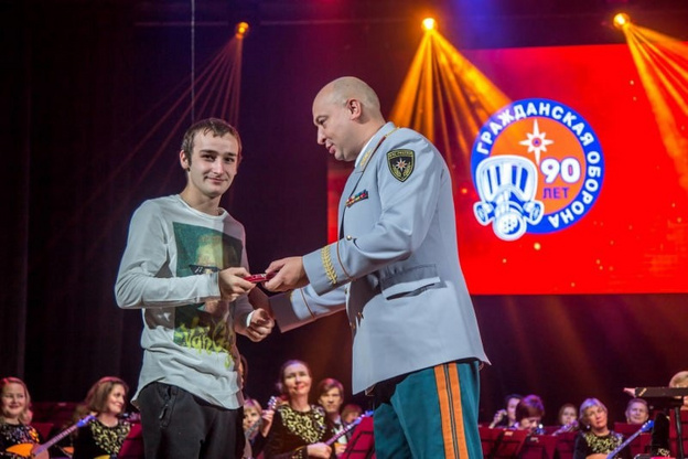 Двое кировчан получили медали МЧС России