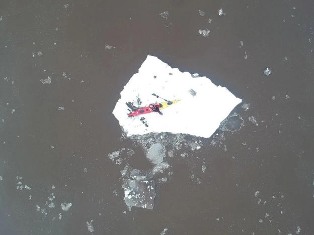 Кировчанин прокатился на льдине