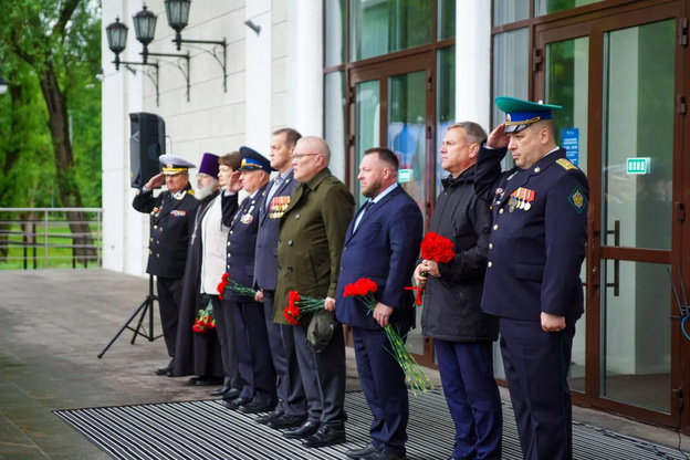 Губернатор Соколов поздравил кировских пограничников