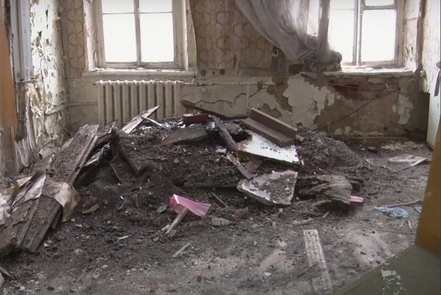 В самом старом каменном доме Кирова разрушается крыша