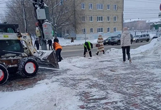 Кировские дорожники вывезли за ночь 7 тысяч кубов снега