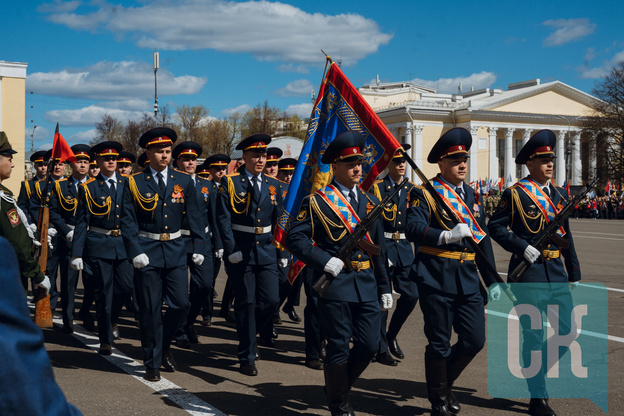Торжественный парад на Театральной площади 9 мая. Фоторепортаж