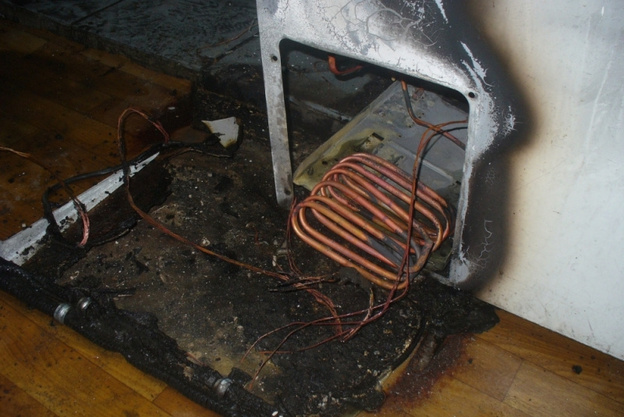 В Омутнинске загорелся магазин, отремонтированный после пожара