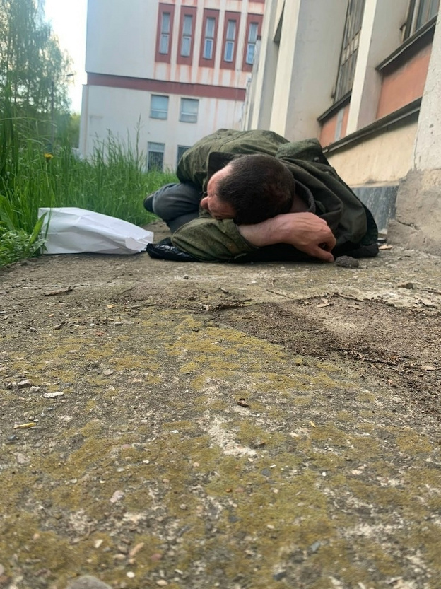 Обычные люди, только очень несчастные. Кто и как в Кирове помогает бездомным