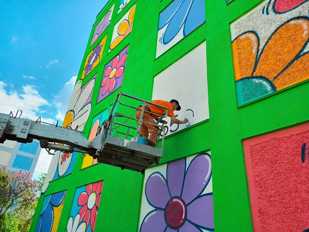 В Кирове разрисовали фасад дома по улице Екатерины Кочкиной
