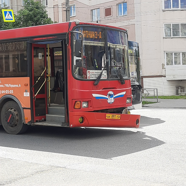 На улице Ленина автобус № 3 попал в ДТП