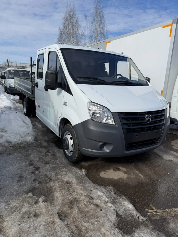 Дорожники Кировской области получили новую технику к началу сезона