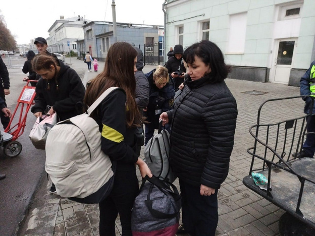 В Киров прибыли 39 детей из Донецкой школы-интерната