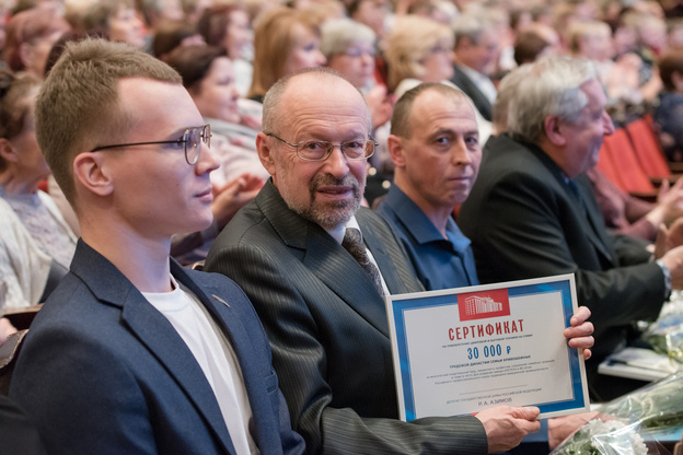 Депутат Госдумы поздравил работников «Лепсе» с днём рождения завода