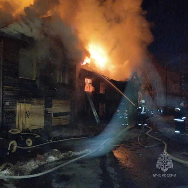 Фоторепортаж с места пожара на Володарского, 72а: что это был за дом и что от него осталось
