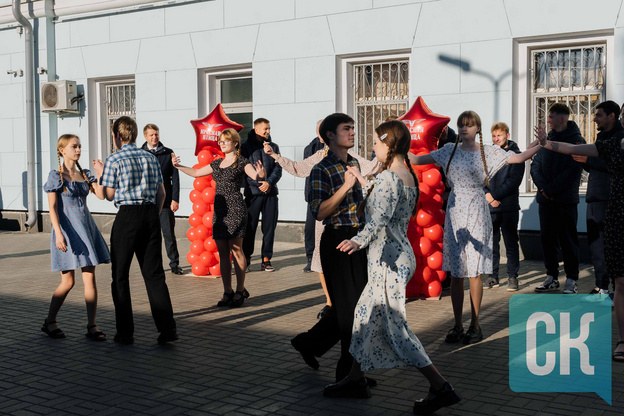 «Красная птица» расправила крылья: фоторепораж с первого рейса ретроэлектрички в Кирове