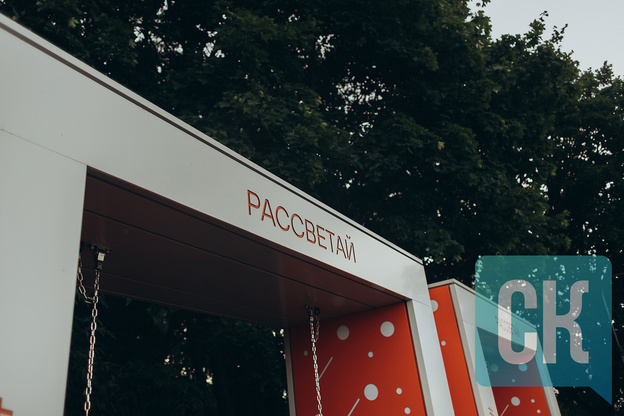 На Набережной Грина открыли новую зону с качелями «Рассветай»