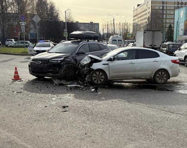 В Кирове на улице Менделеева столкнулись две иномарки