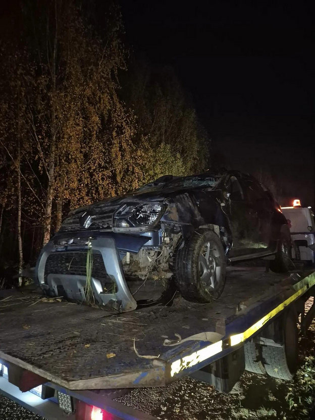 В Кирове «Рено Дастер» съехал с дороги и опрокинулся