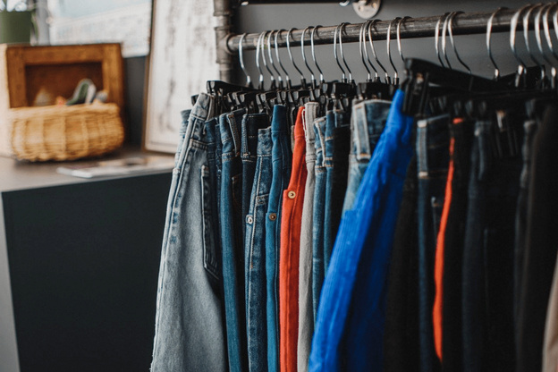 Кировчане могут научиться осознанному потреблению и выиграть легендарные модные джинсы
