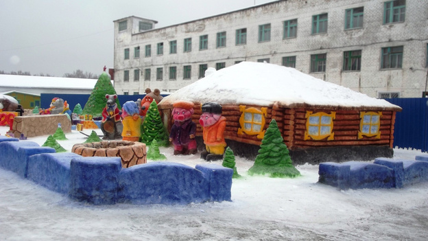 Герои сказок, мультперсонажи и мыши: осуждённые в колониях Кировской области сделали снежные фигуры